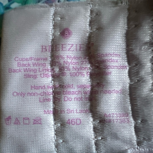 Breezies~Jacquard Back Smoothing Underwire Bra~Size 46D - Picture 5 of 5